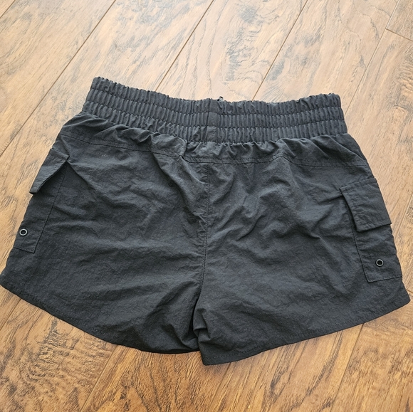 NWT Forever 21 black cargo shorts - Picture 3 of 3